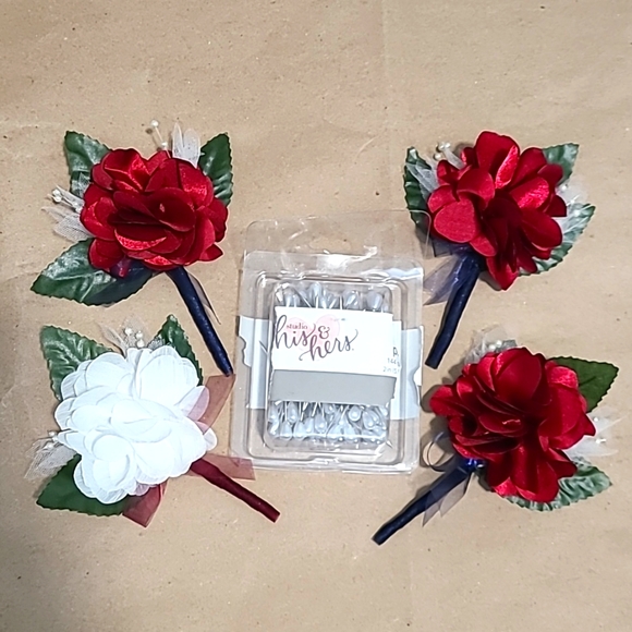 Winter Wedding Boutonniere Set - Picture 1 of 4